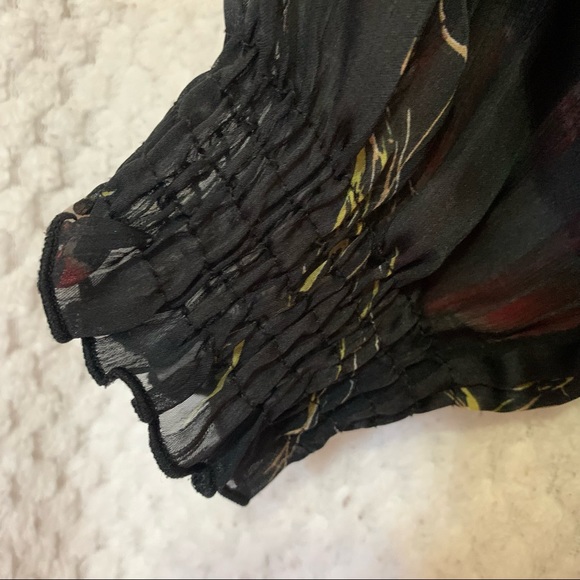 Suzy Shier Black with red rose 🌹 pattern sheer blouse size medium - Picture 8 of 10